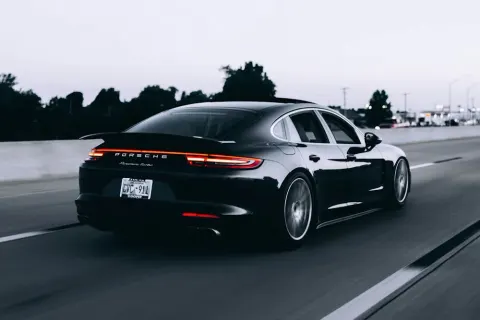 911